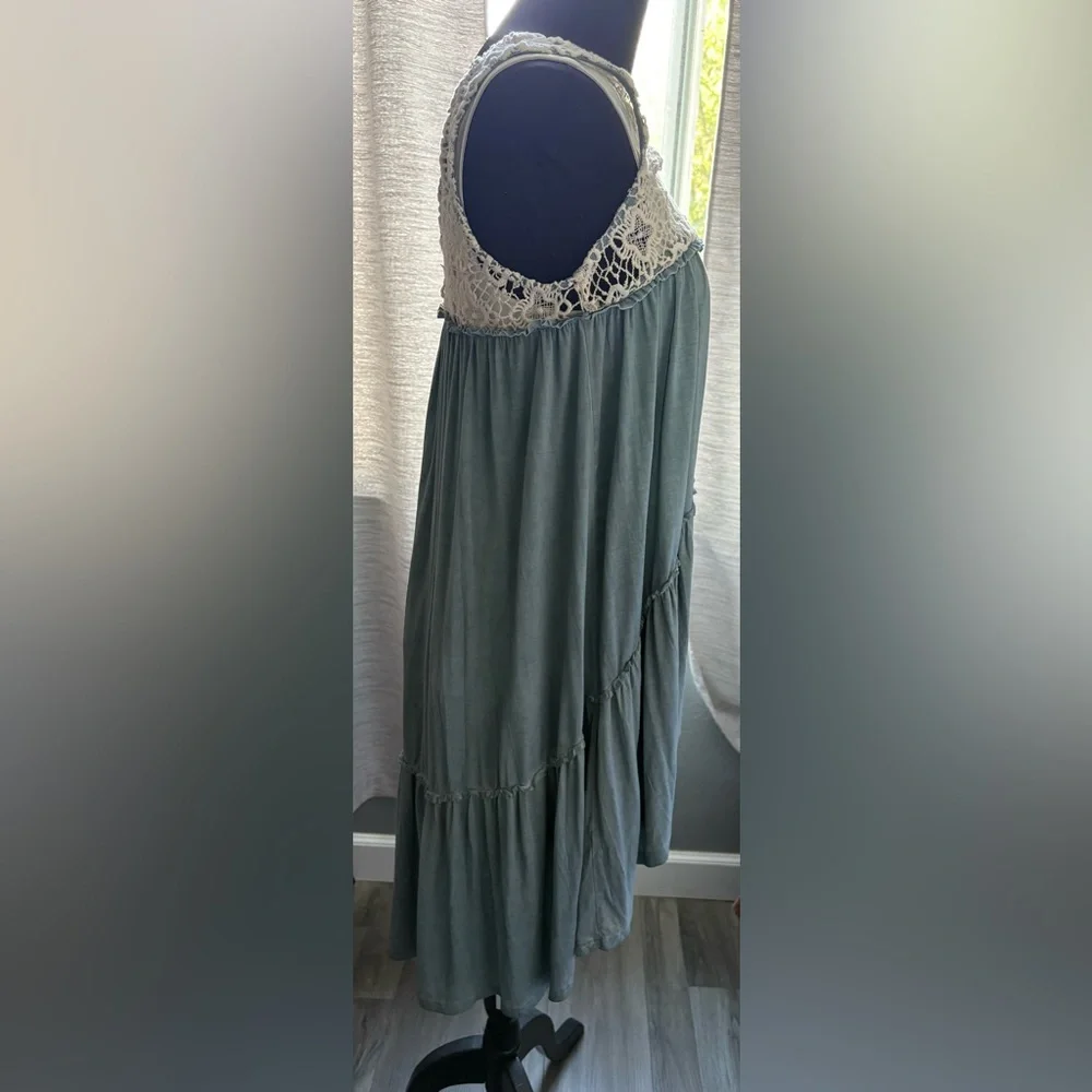 POL Lace Embroidered Tunic, hi-low - Picture 2 of 4